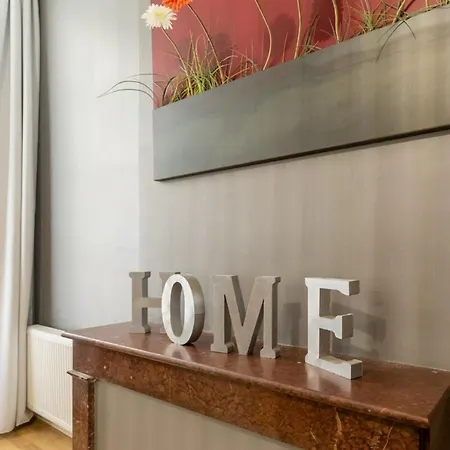 Contemporary Furnished Duplex With 3 Bedrooms Near Amenities