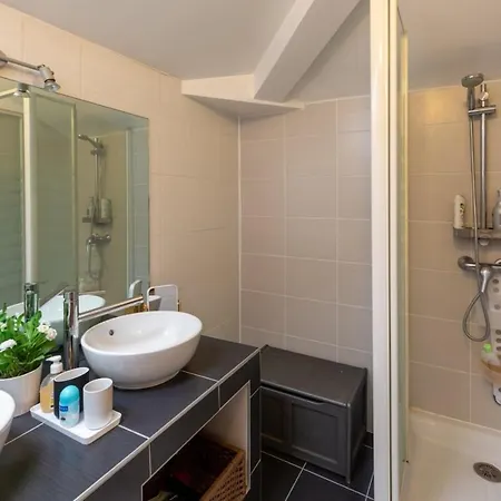 Apartmán Contemporary Furnished Duplex With 3 Bedrooms Near Amenities Bordeaux