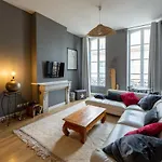 Contemporary Furnished Duplex With 3 Bedrooms Near Amenities Burdeos