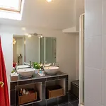 Contemporary Furnished Duplex With 3 Bedrooms Near Amenities Burdeos