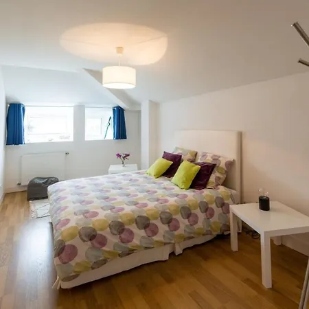 Apartamento Contemporary Furnished Duplex With 3 Bedrooms Near Amenities